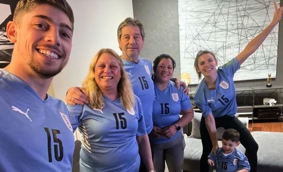 Julio Valverde with his family.